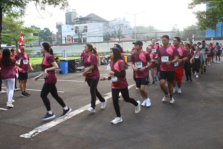 Race photo from Assurance Fun Run 2024