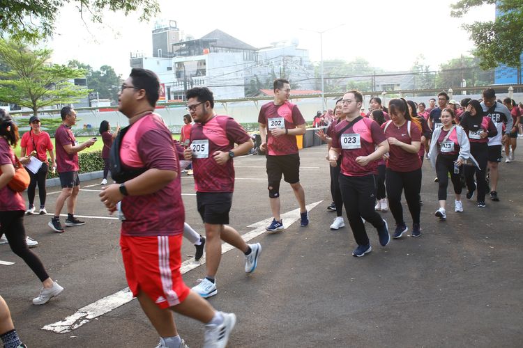 Race photo from Assurance Fun Run 2024