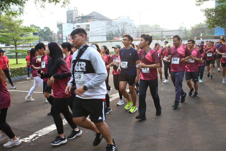 Race photo from Assurance Fun Run 2024