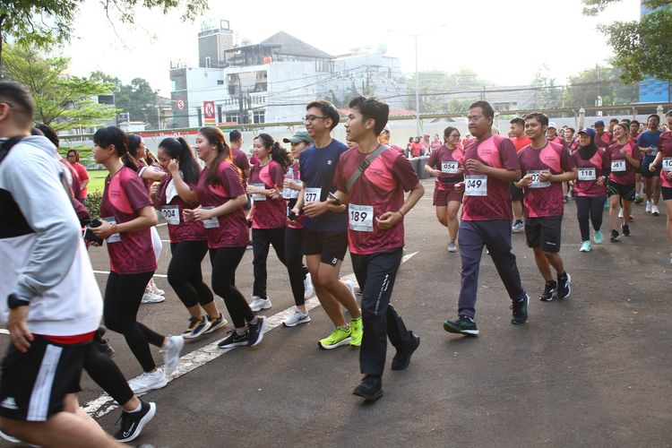 Race photo from Assurance Fun Run 2024