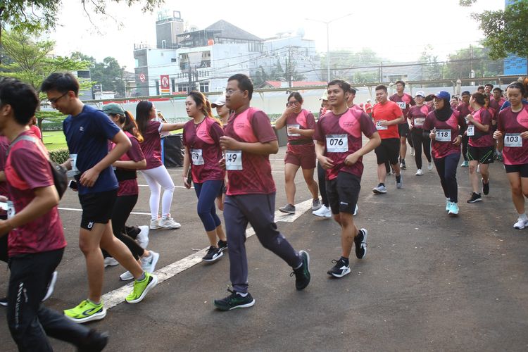 Race photo from Assurance Fun Run 2024