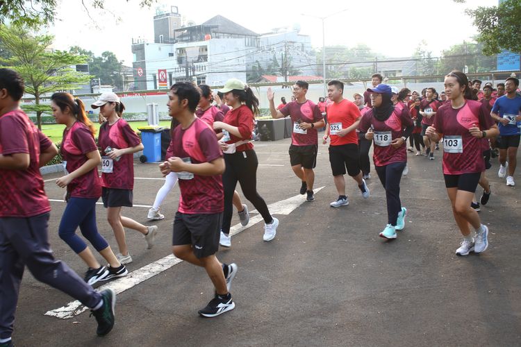 Race photo from Assurance Fun Run 2024