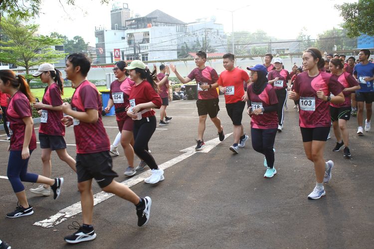 Race photo from Assurance Fun Run 2024
