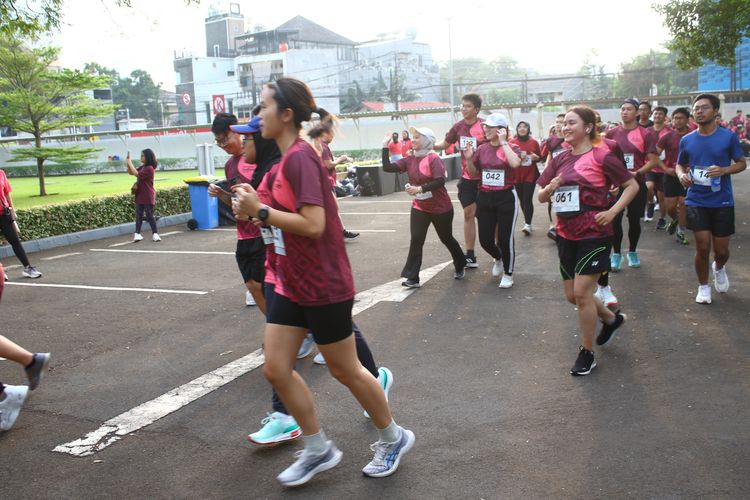 Race photo from Assurance Fun Run 2024
