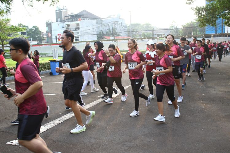 Race photo from Assurance Fun Run 2024