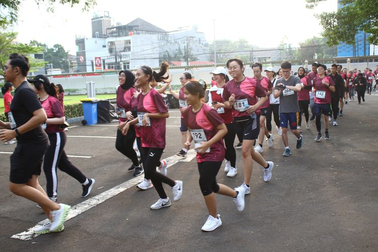 Race photo from Assurance Fun Run 2024