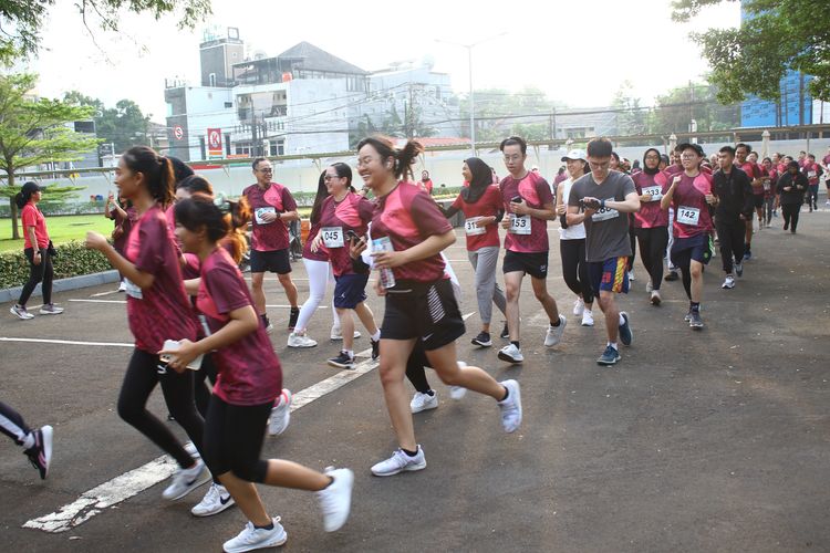 Race photo from Assurance Fun Run 2024