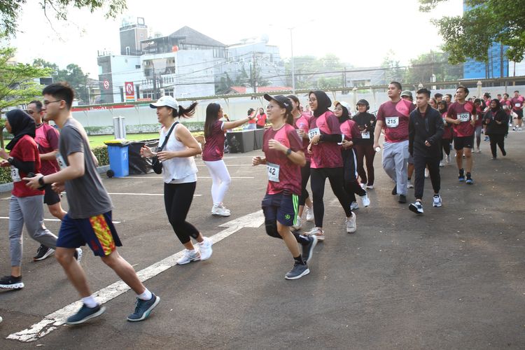 Race photo from Assurance Fun Run 2024