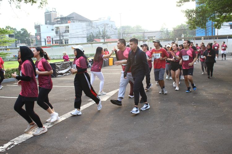 Race photo from Assurance Fun Run 2024