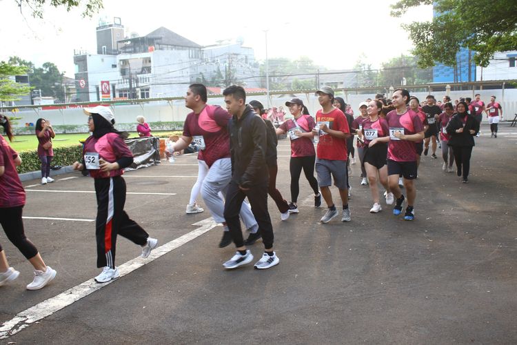 Race photo from Assurance Fun Run 2024
