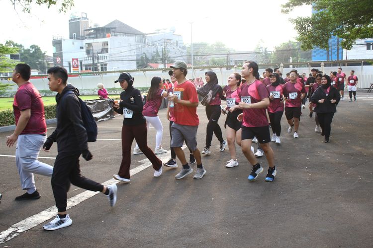 Race photo from Assurance Fun Run 2024