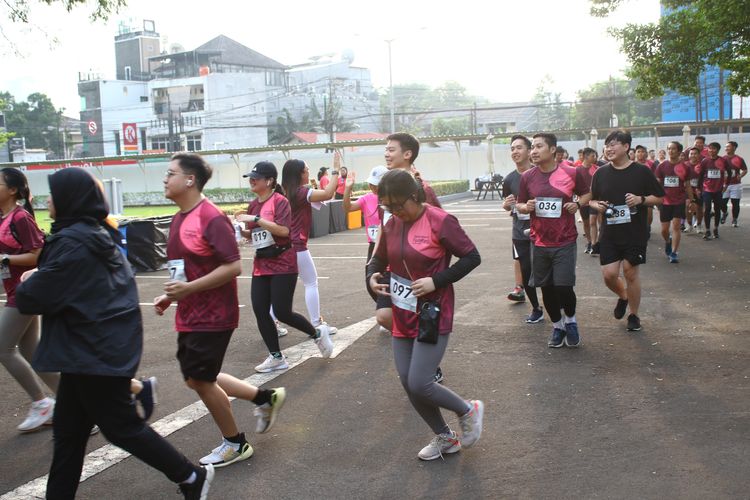 Race photo from Assurance Fun Run 2024