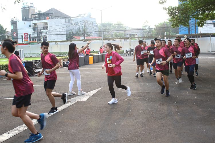 Race photo from Assurance Fun Run 2024