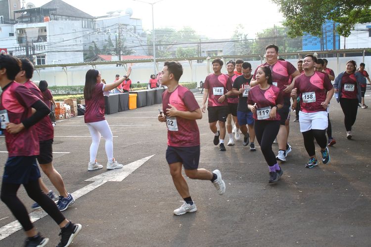 Race photo from Assurance Fun Run 2024