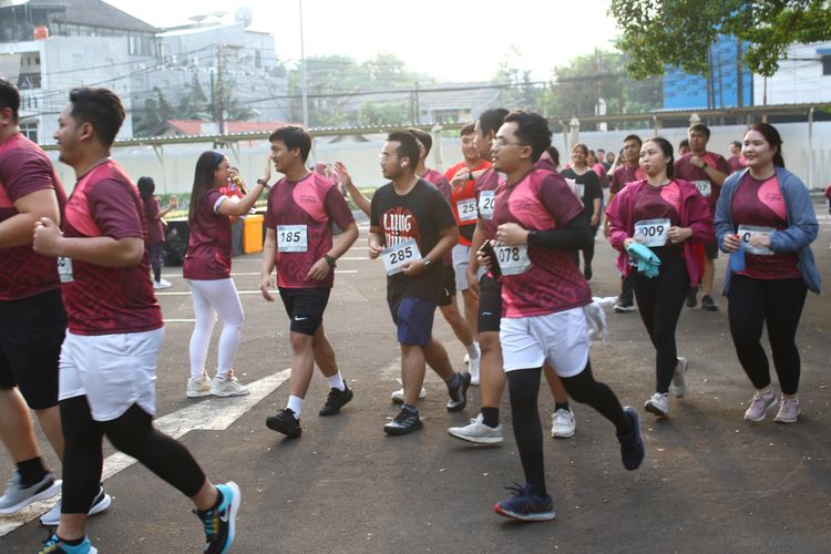 Race photo from Assurance Fun Run 2024