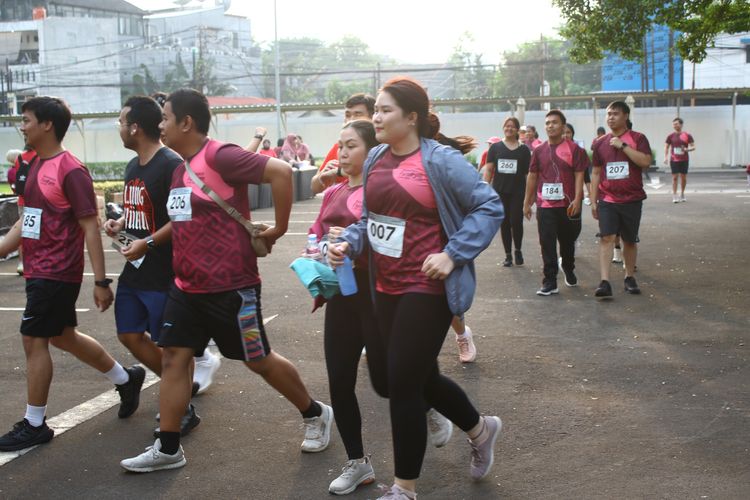 Race photo from Assurance Fun Run 2024