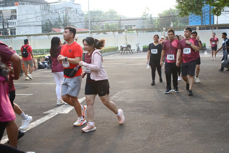 Race photo from Assurance Fun Run 2024