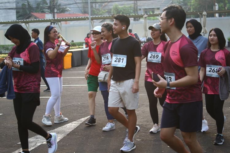 Race photo from Assurance Fun Run 2024