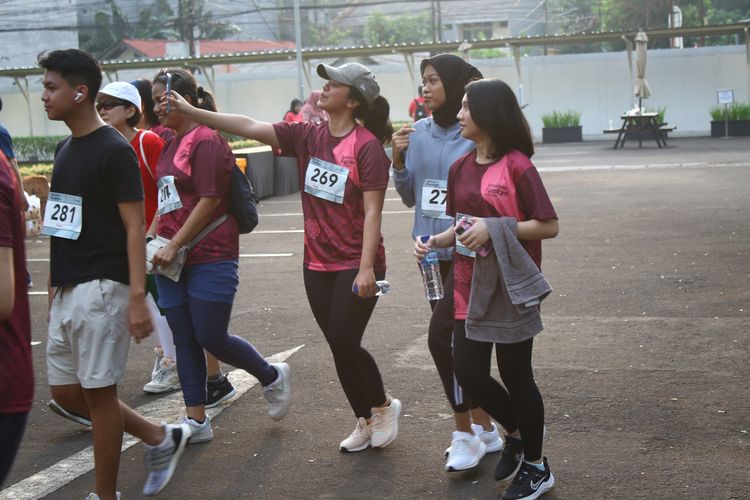 Race photo from Assurance Fun Run 2024