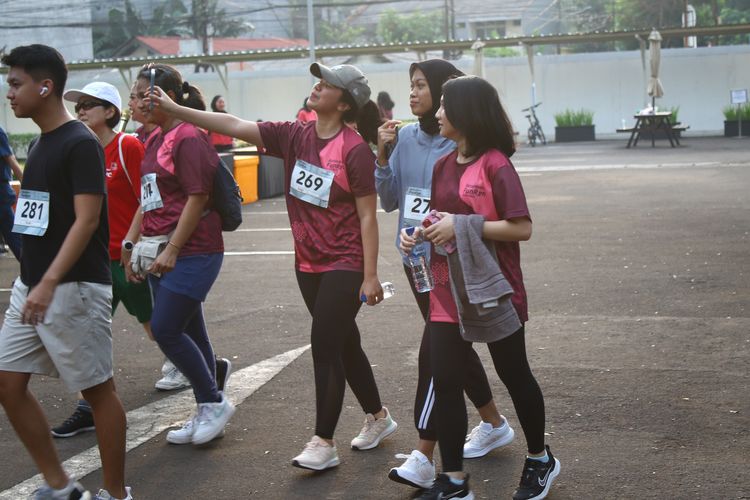 Race photo from Assurance Fun Run 2024