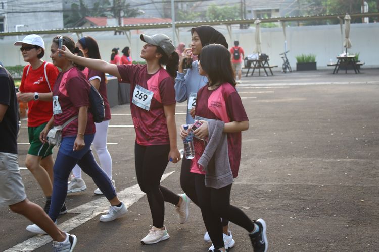 Race photo from Assurance Fun Run 2024