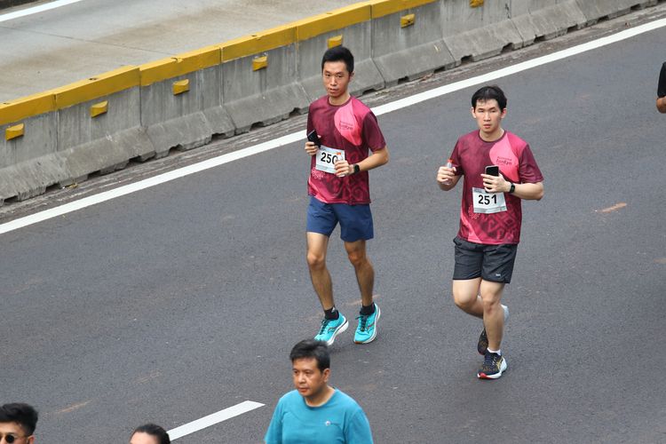 Race photo from Assurance Fun Run 2024