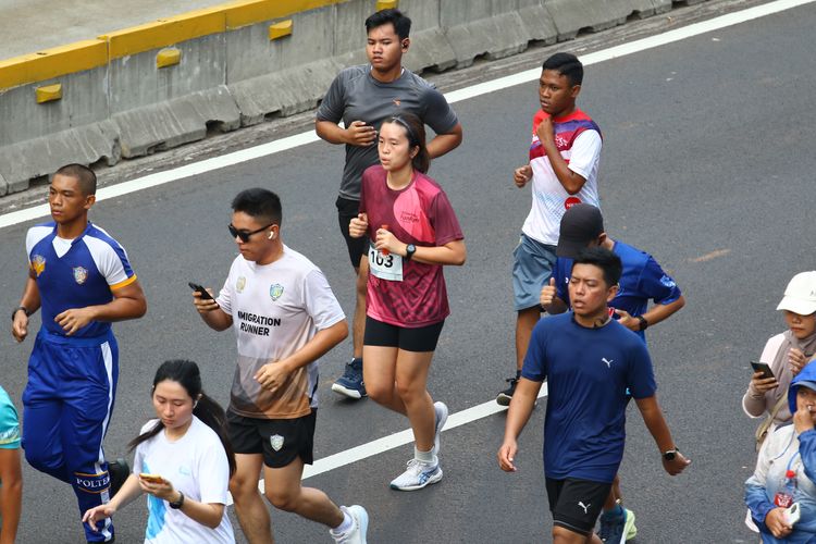 Race photo from Assurance Fun Run 2024
