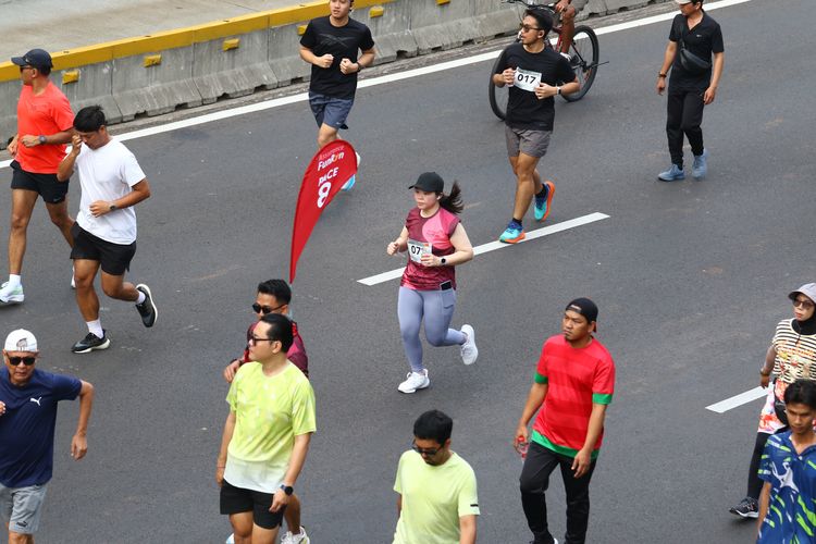 Race photo from Assurance Fun Run 2024
