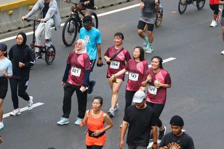 Race photo from Assurance Fun Run 2024