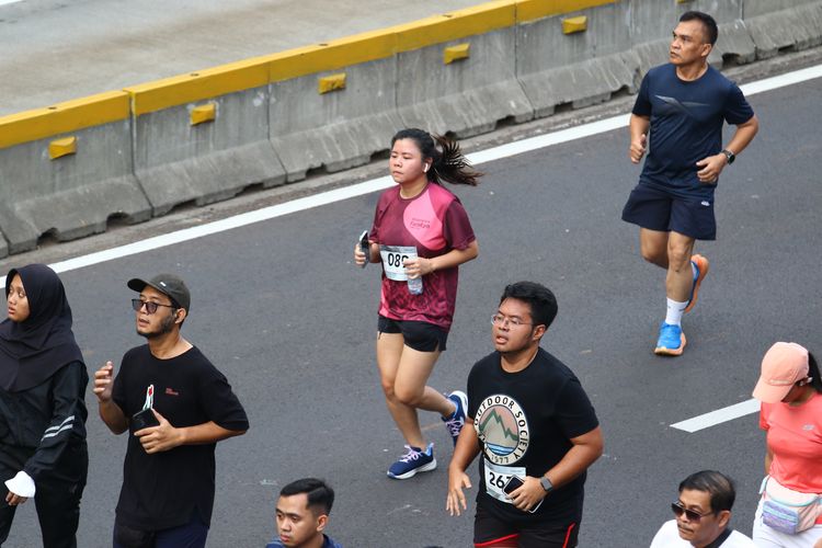 Race photo from Assurance Fun Run 2024
