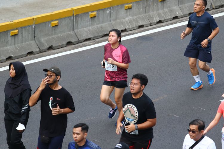Race photo from Assurance Fun Run 2024