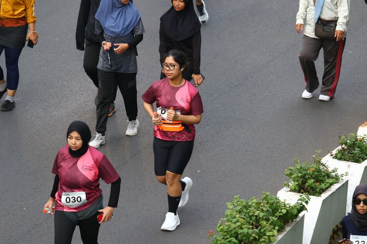 Race photo from Assurance Fun Run 2024