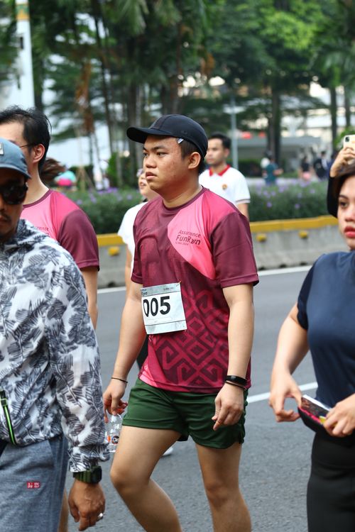 Race photo from Assurance Fun Run 2024