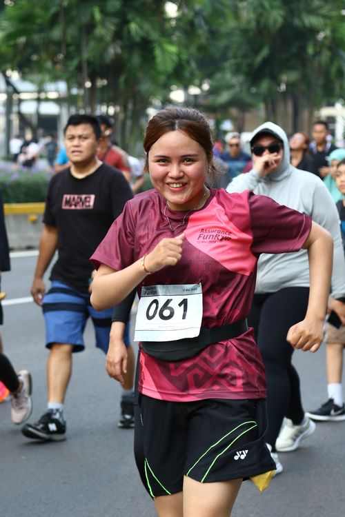 Race photo from Assurance Fun Run 2024