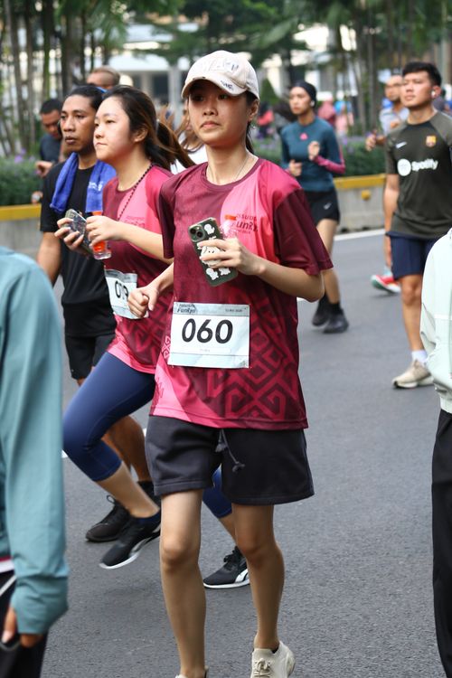 Race photo from Assurance Fun Run 2024