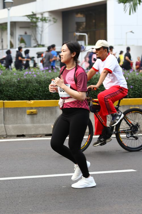 Race photo from Assurance Fun Run 2024
