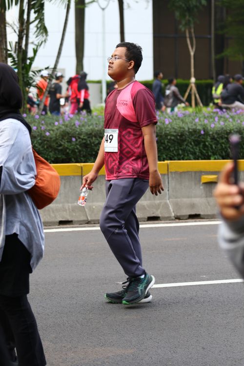 Race photo from Assurance Fun Run 2024
