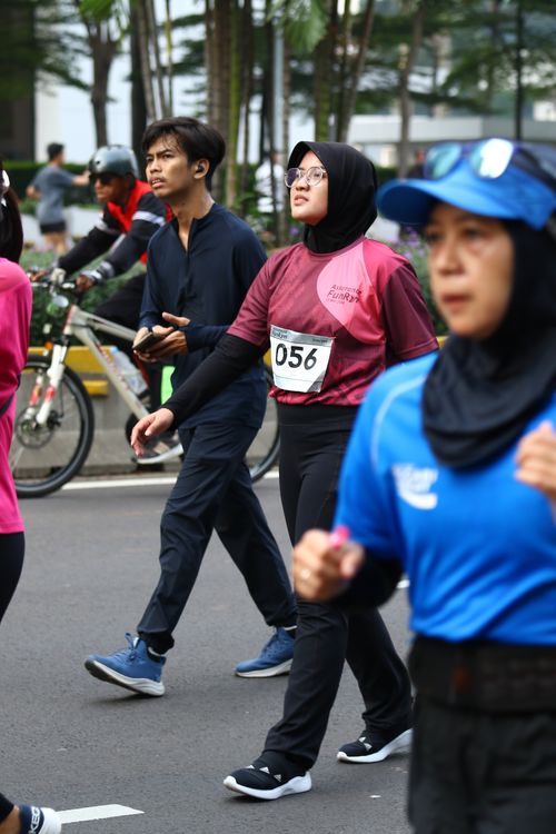 Race photo from Assurance Fun Run 2024