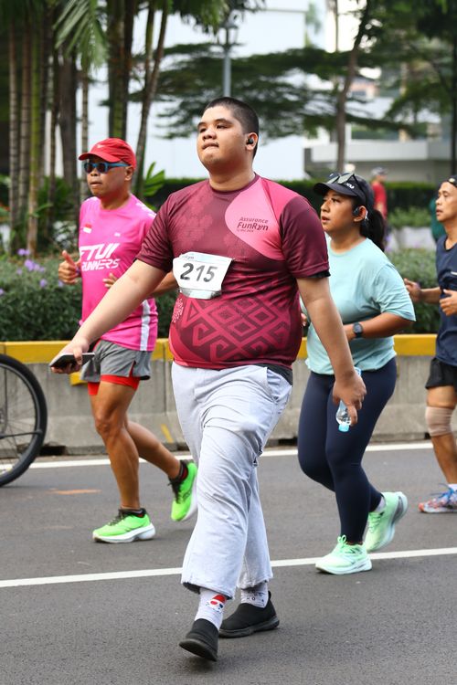 Race photo from Assurance Fun Run 2024