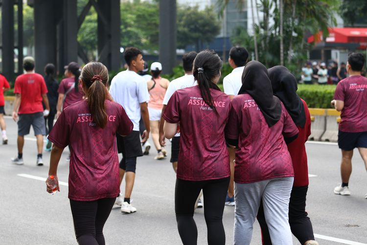 Race photo from Assurance Fun Run 2024
