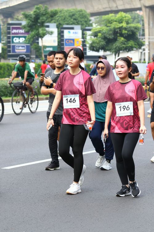 Race photo from Assurance Fun Run 2024