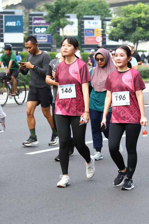 Race photo from Assurance Fun Run 2024