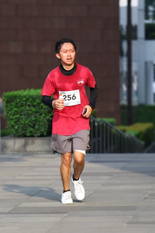 Race photo from Assurance Fun Run 2024