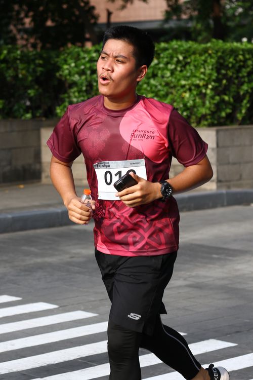 Race photo from Assurance Fun Run 2024