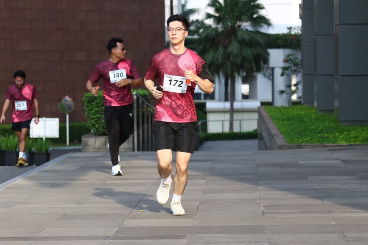 Race photo from Assurance Fun Run 2024