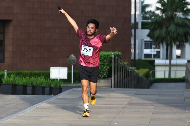 Race photo from Assurance Fun Run 2024