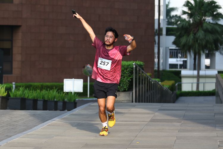 Race photo from Assurance Fun Run 2024