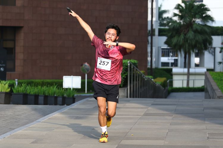 Race photo from Assurance Fun Run 2024