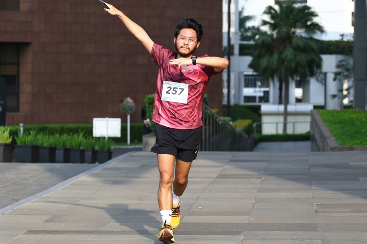 Race photo from Assurance Fun Run 2024