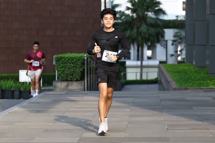 Race photo from Assurance Fun Run 2024
